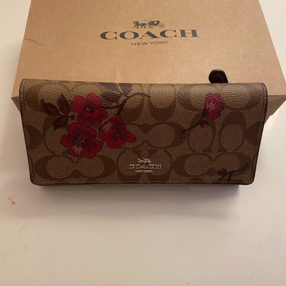 COACH TRIFOLD WALLET IN SIGNATURE CANVAS WITH FLORAL PRINT- NWT - Picture 5 of 5